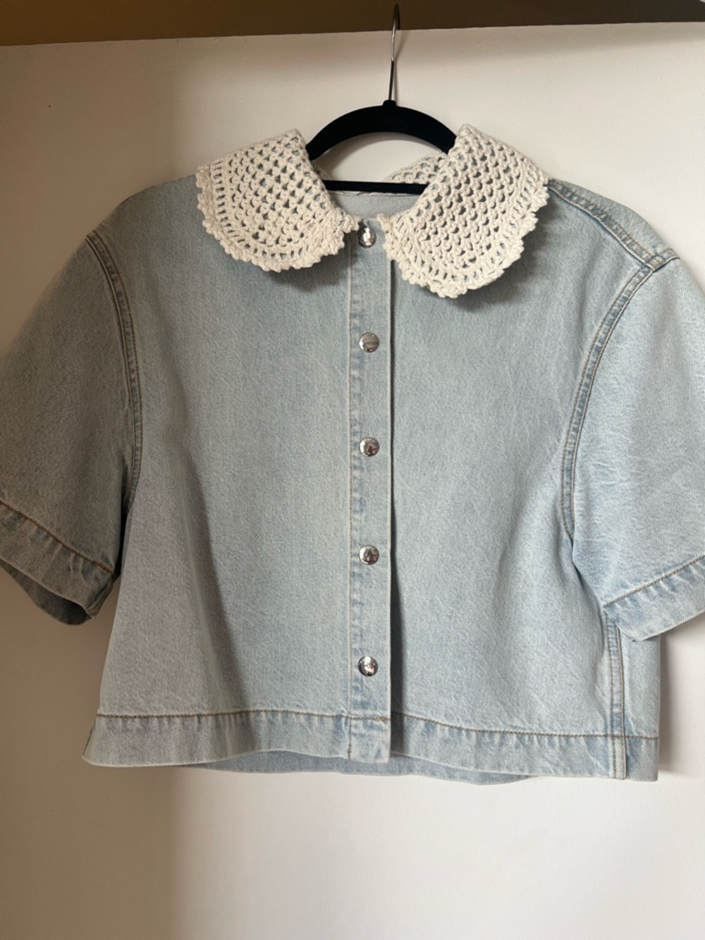 Frame Denim Light Blue Cropped Denim Top with Cream Crochet Collar